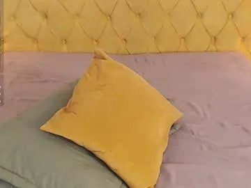 alishaweir on Chaturbate