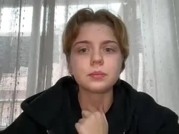 ari_crystal on Chaturbate