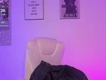 emilyymiller on Chaturbate