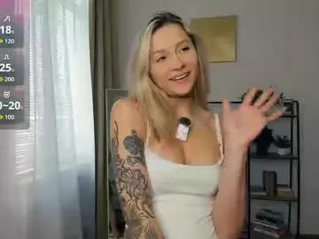 glossybabe_ — hand bra time ?! lovense work ... call me Cheery :) #18 #bigboobs #new #blonde #teen [213 tokens remaining]
