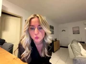 hollyandelon on Chaturbate 