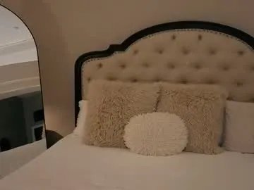 hot_wife_amber — Nude oil show    #new #mature #bigboobs #brunette #hotwife [6000 tokens remaining]