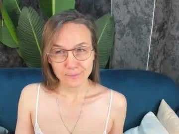lillian_white1 — GOAL: warm me with vibrations [45 tokens remaining] Welcome to my room! #milf #mature #lovense #pvt #cum