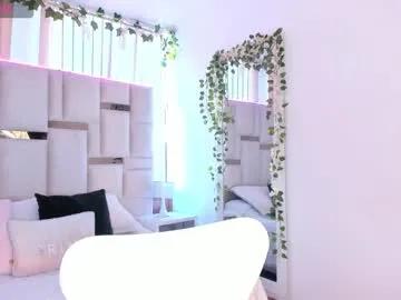 lya_brown on Chaturbate