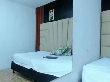 megan_hally —      #latina #bigass #mature #redhead #anal [1933 tokens remaining]