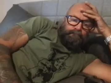 pleasesitonmycock on Chaturbate