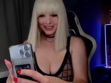 queensy_sins_x on Chaturbate