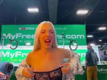 riababe on Chaturbate