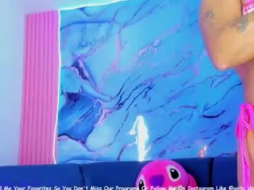 sexy_bitches_bisex on Chaturbate