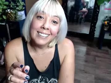 sunni_hottie on Chaturbate