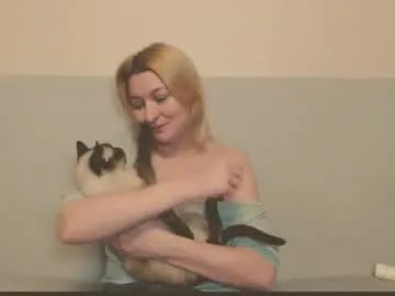 the_basic_instinctt on Chaturbate