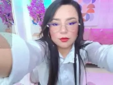 tiara_r on Chaturbate