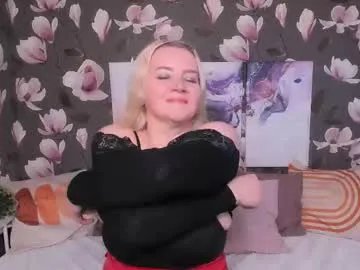 victoria_notti — GOAL: Stay topless [399 tokens remaining] My first day  #milf #blonde #mature #bigboobs #curvy