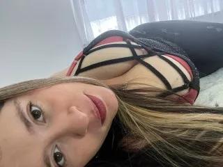 Ellie_Lovely19 from Streamate