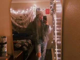 Halleheartly98 from Streamate