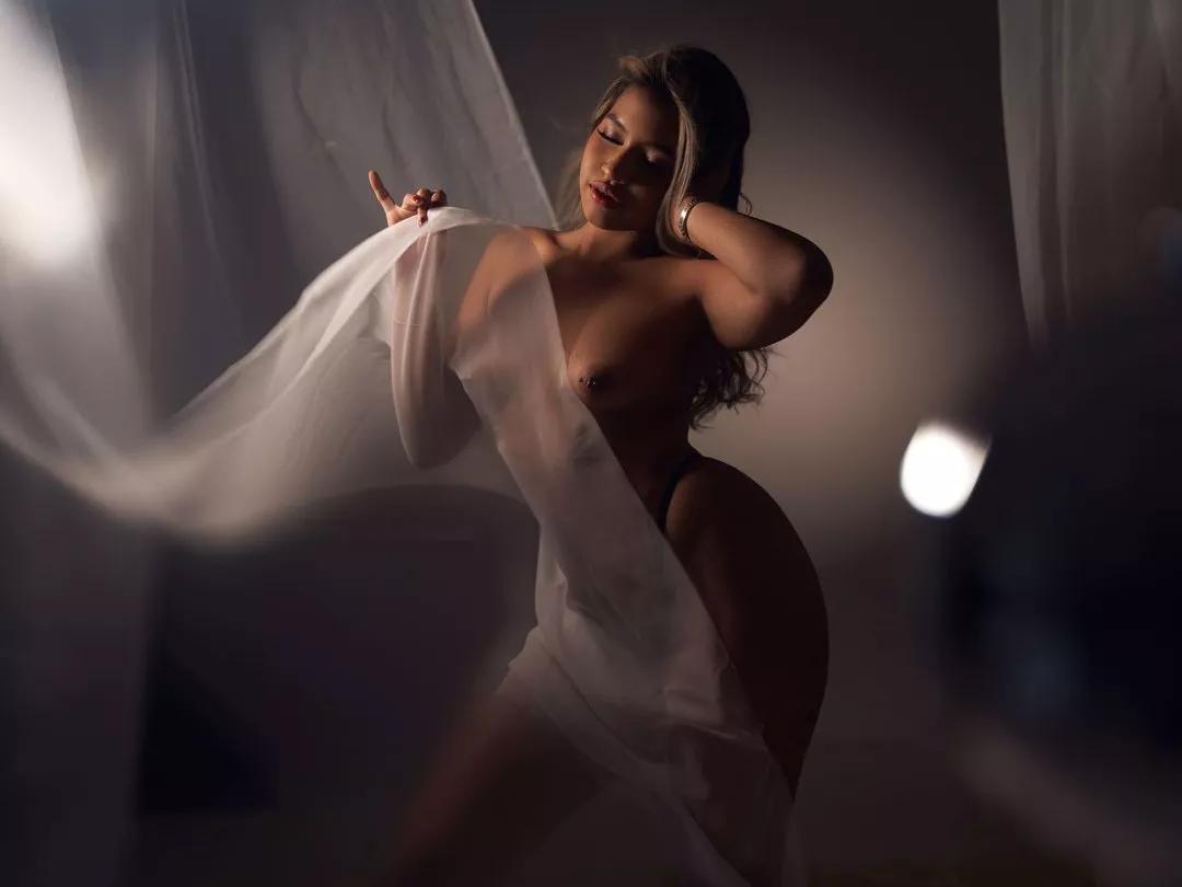 MiiaSmiiths from Streamate