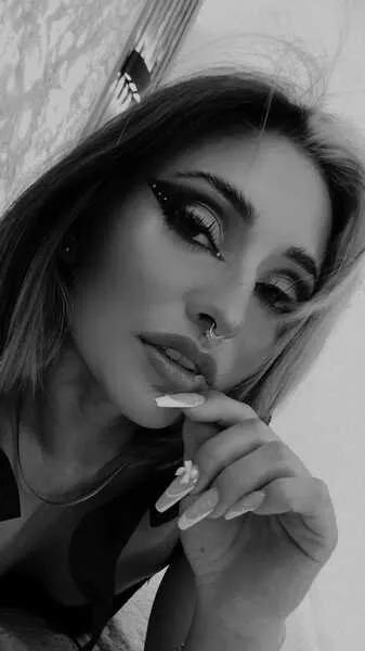 NandaVixen from Streamate
