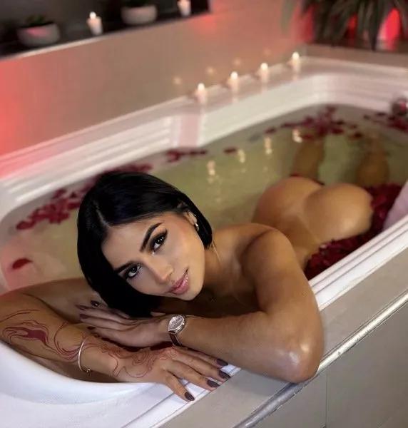 SaraThoompson from Streamate