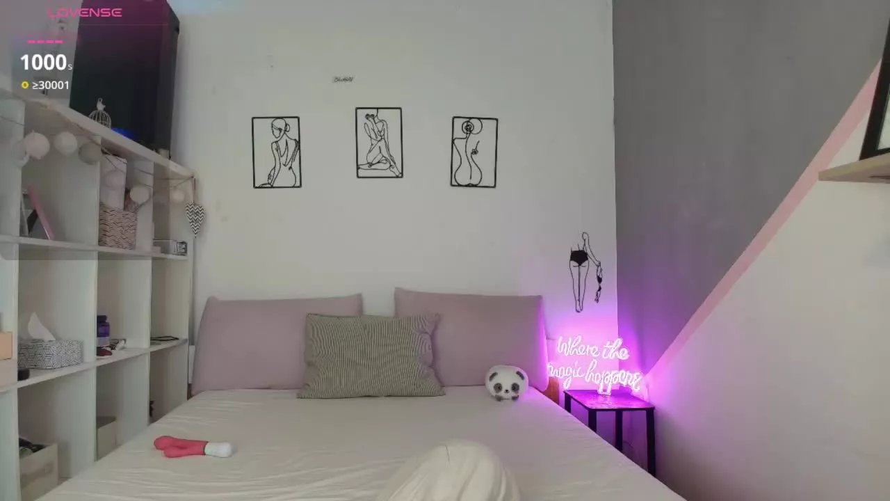 AnnaMore on Streamray 