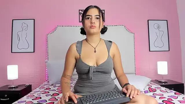 _Emma_whiitee_ on StripChat 