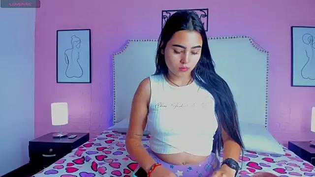 _Emma_whiitee_ on StripChat 