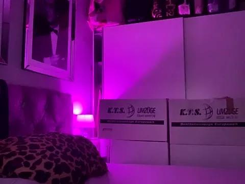 _MelinaCurves_ on StripChat