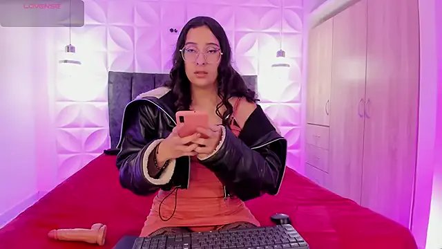 _paula_69 on StripChat