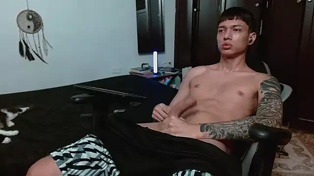 aaron_blug on StripChat 