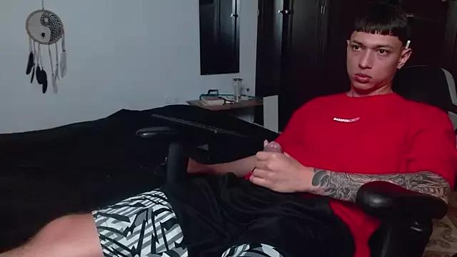aaron_blug on StripChat 