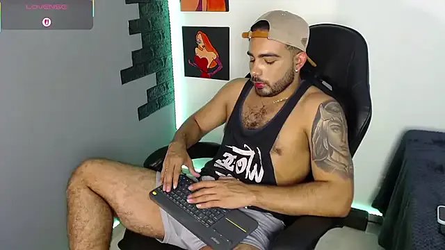 adamhairy on StripChat