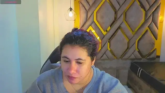 Addyy_02 on StripChat 