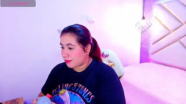 Addyy_02 on StripChat 