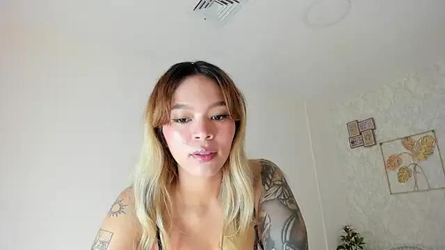 Adria_ross — spreading legs and rub pussy