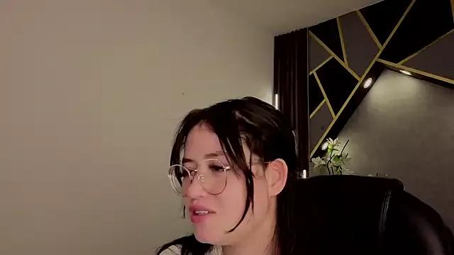 almma_shy on StripChat 