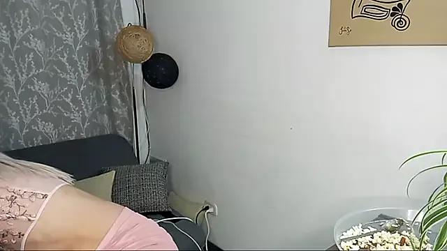 StripChat Andy_Roses  is Freechat  Andy_Roses — Show cock whit saliva and masturbation