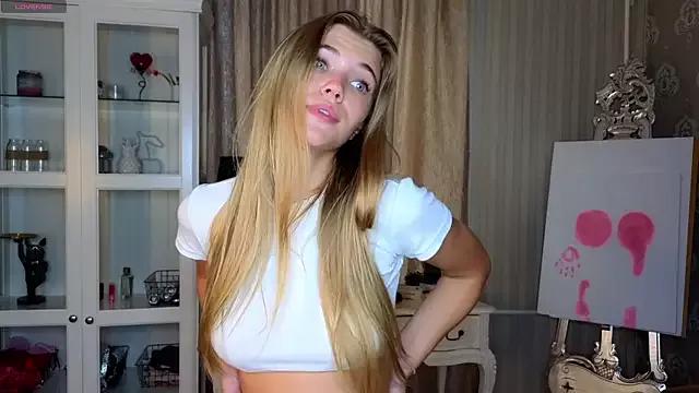 AnneFoxy on StripChat 
