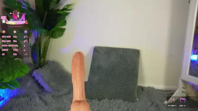 AnnieCouperr on StripChat 
