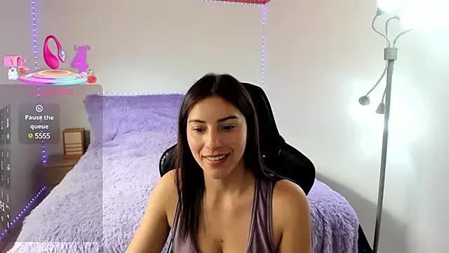 Arenne_rouse from StripChat is Freechat