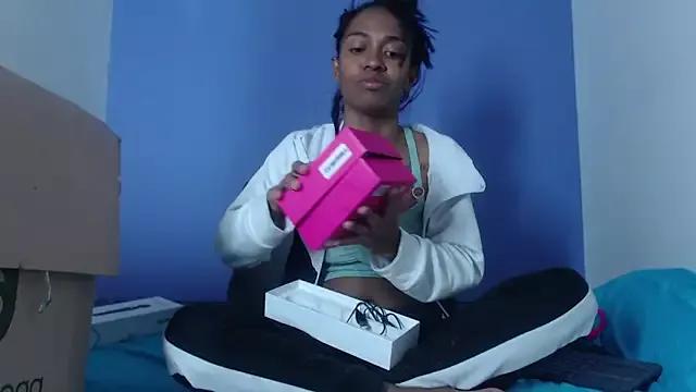 avaleri_cherry on StripChat 