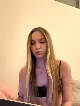 bbysonia on StripChat