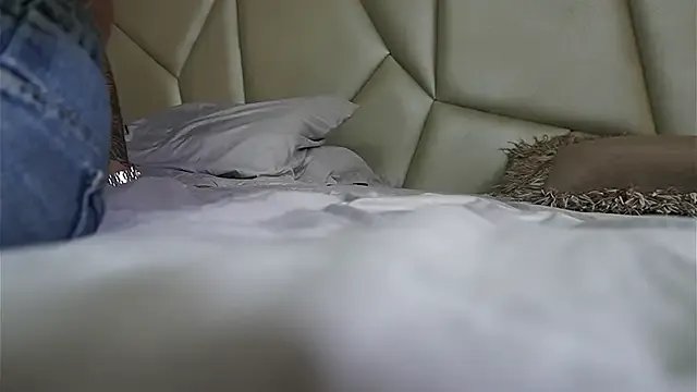 Be_curious on StripChat