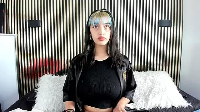 Bella_Bleu from StripChat