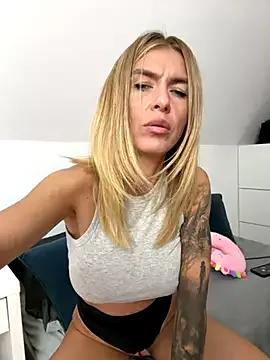 BlueEyesCarole on StripChat