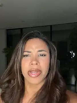 Brunettexio on StripChat