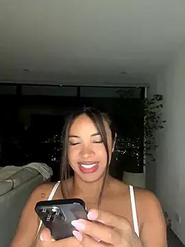 Brunettexio on StripChat