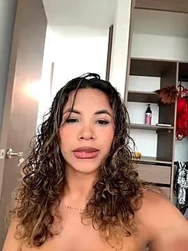 Brunettexio on StripChat