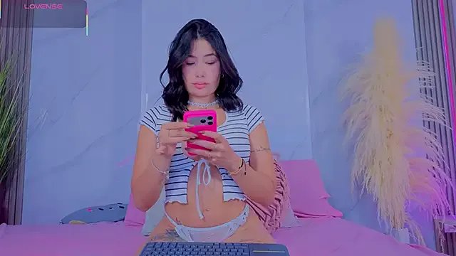 Chlooee__ on StripChat