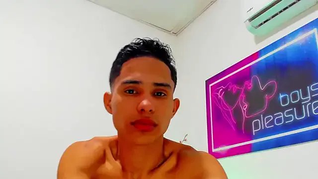 Damian_and_theo on StripChat