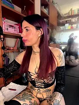 Dancing_wmyselF_ — Freechat on StripChat
