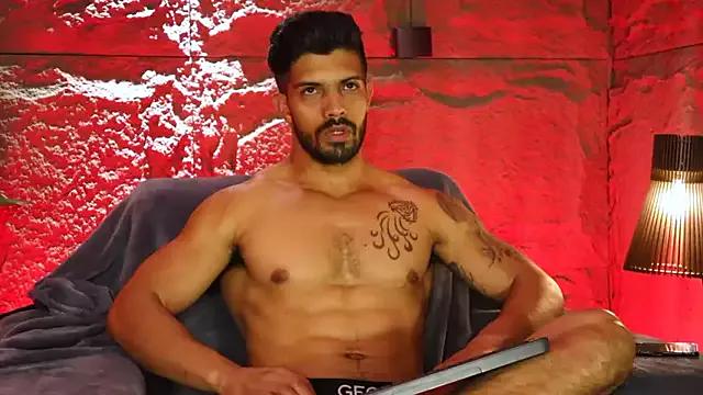 DannSaenz on StripChat 
